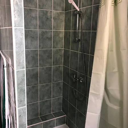 Rozsa 15 Vendeghaz